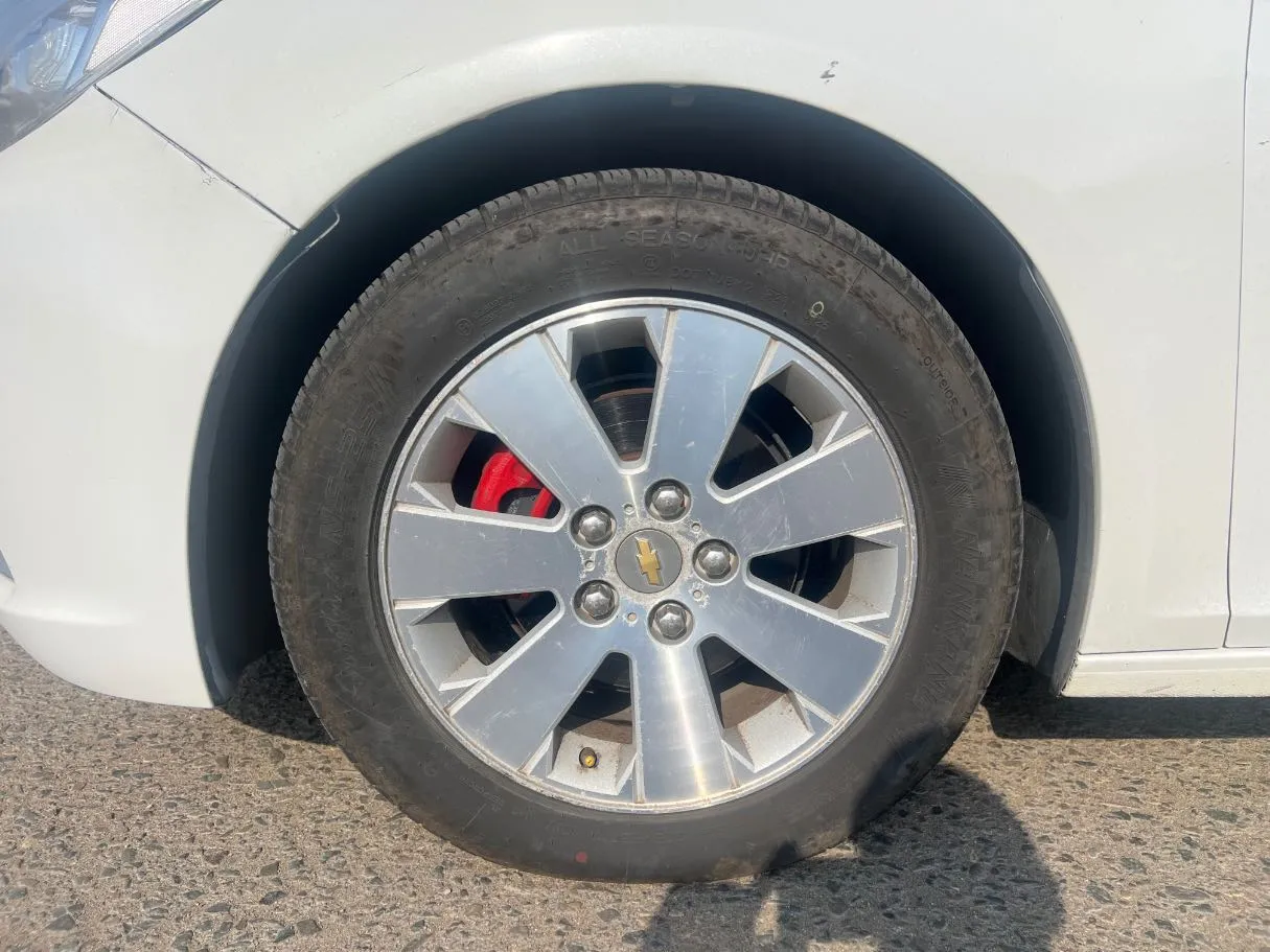 Car image 9