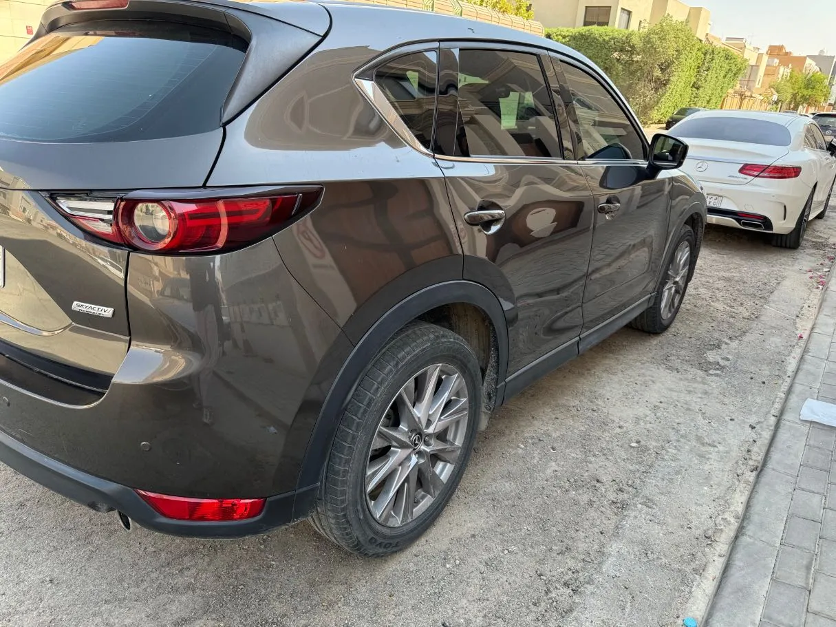 Car image 5