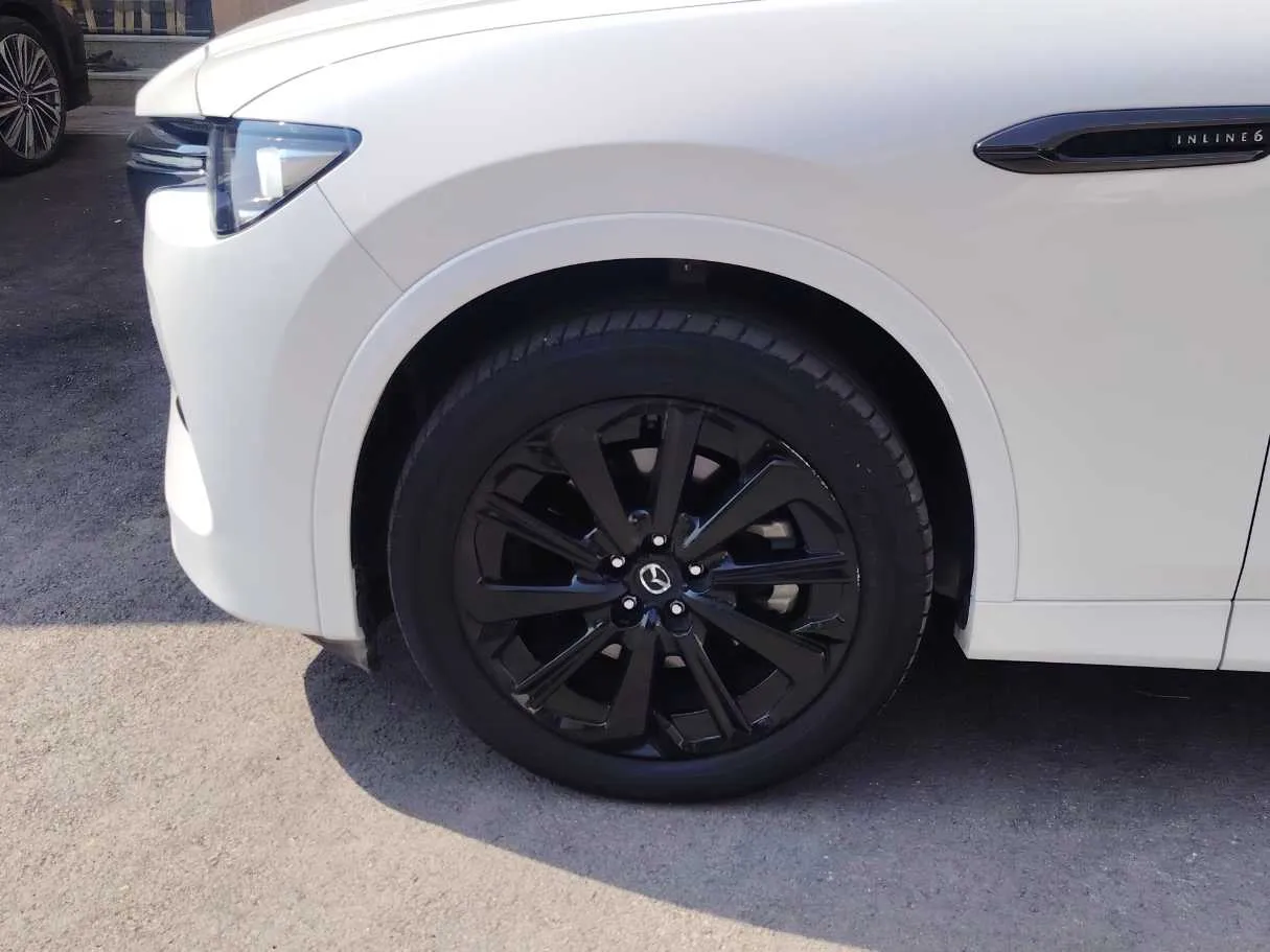 Car image 9