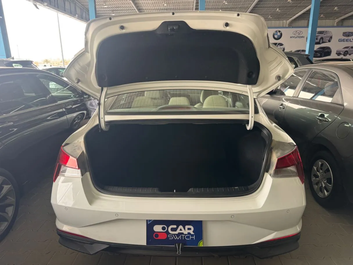 Car image 17