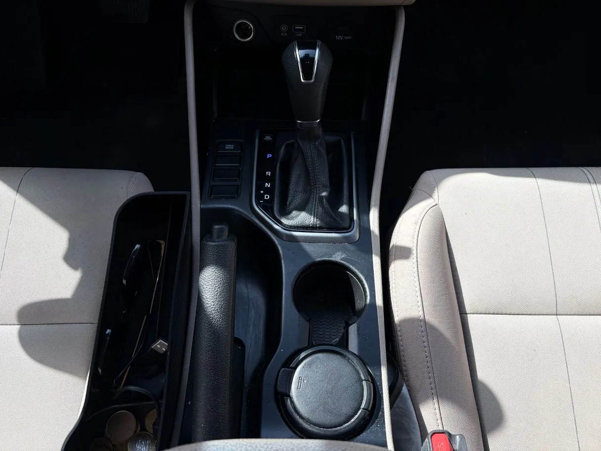 Car image 19