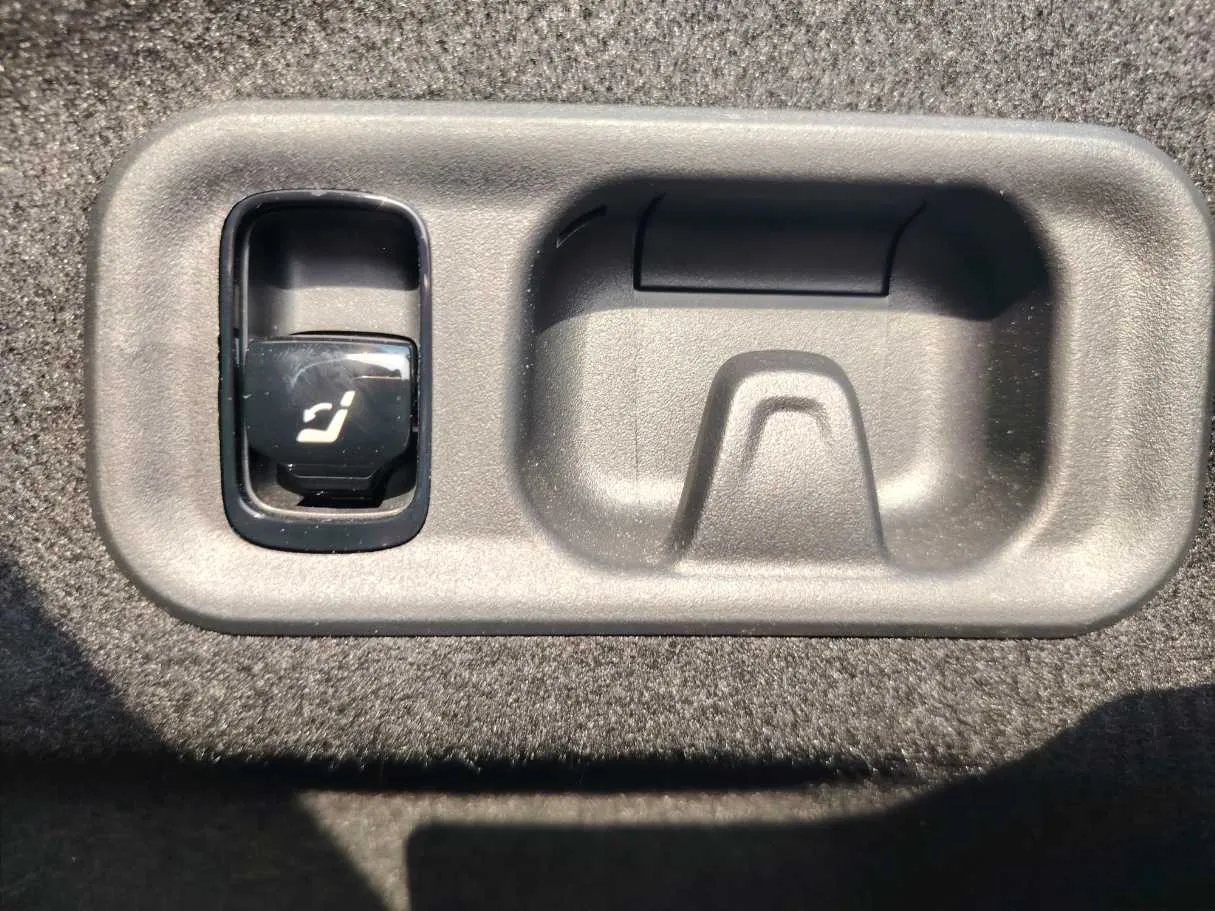 Car image 36