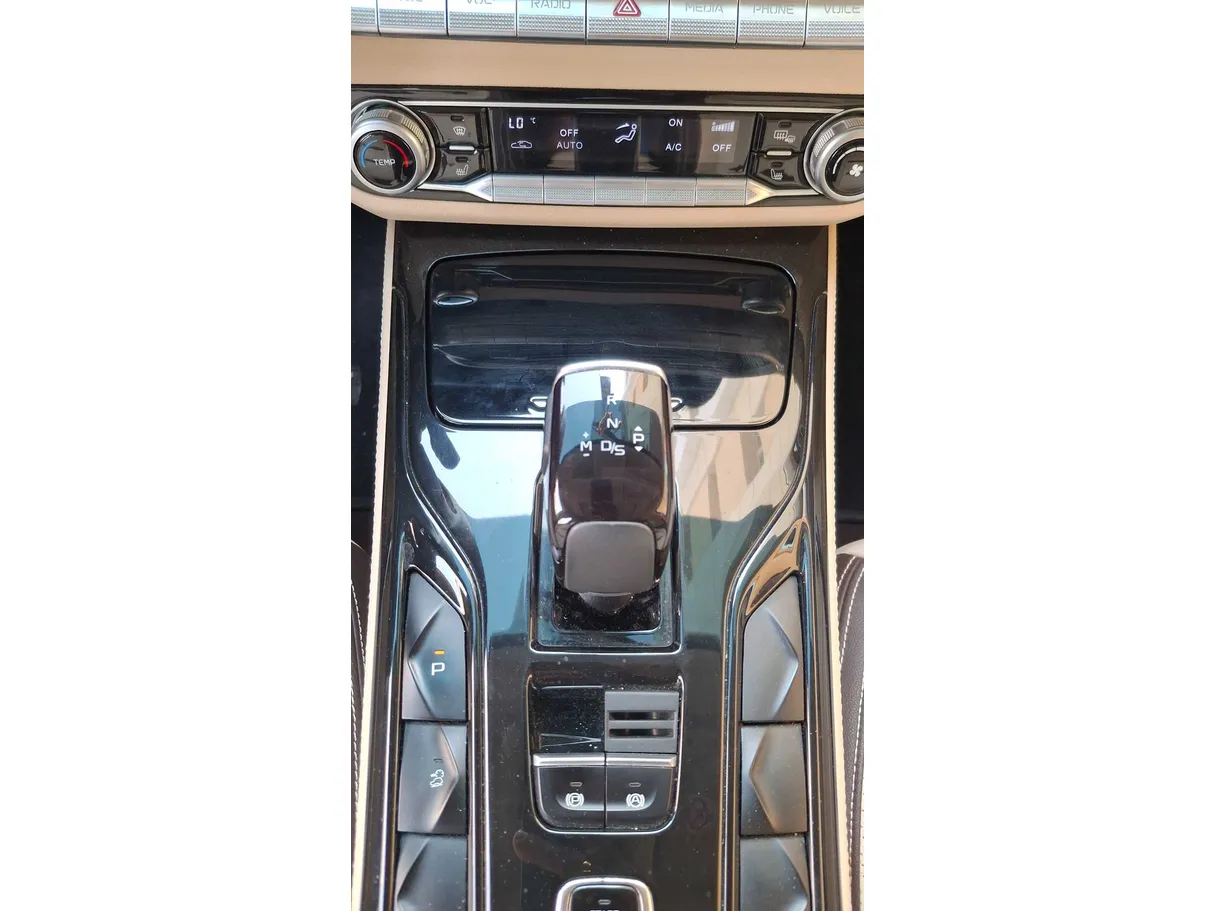 Car image 17