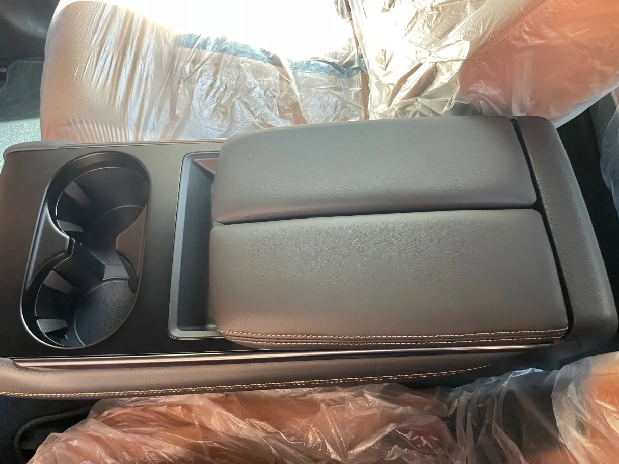Car image 26