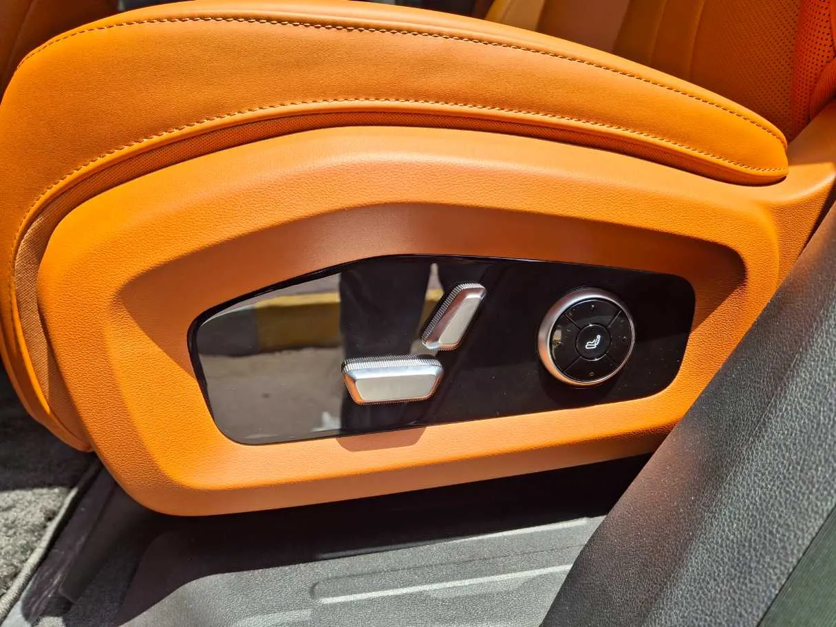 Car image 26