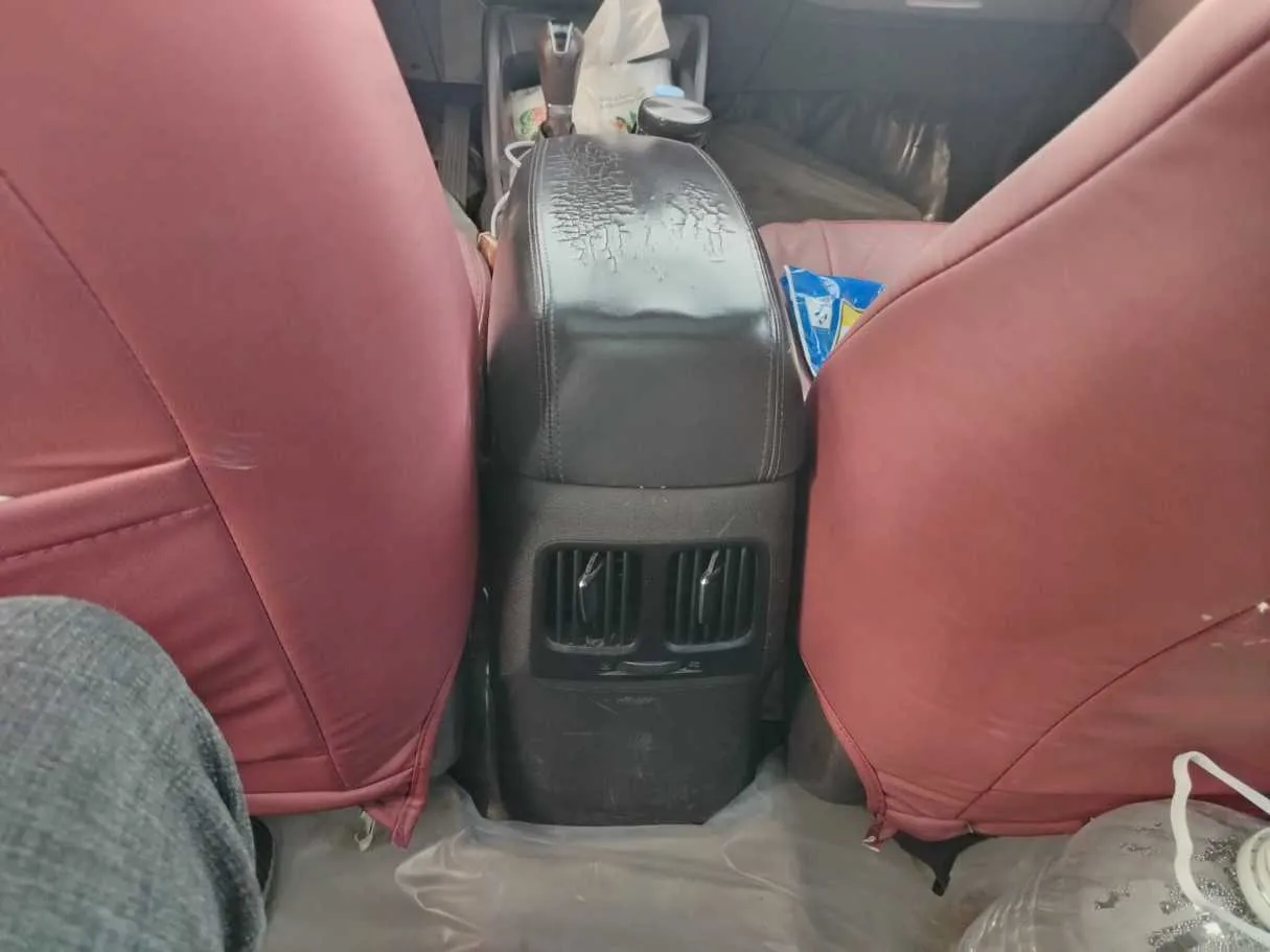Car image 26