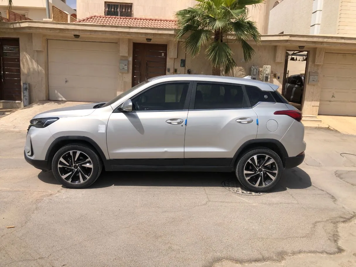 Car image 8