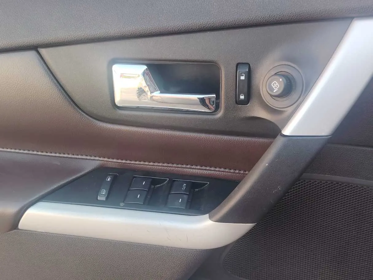 Car image 32