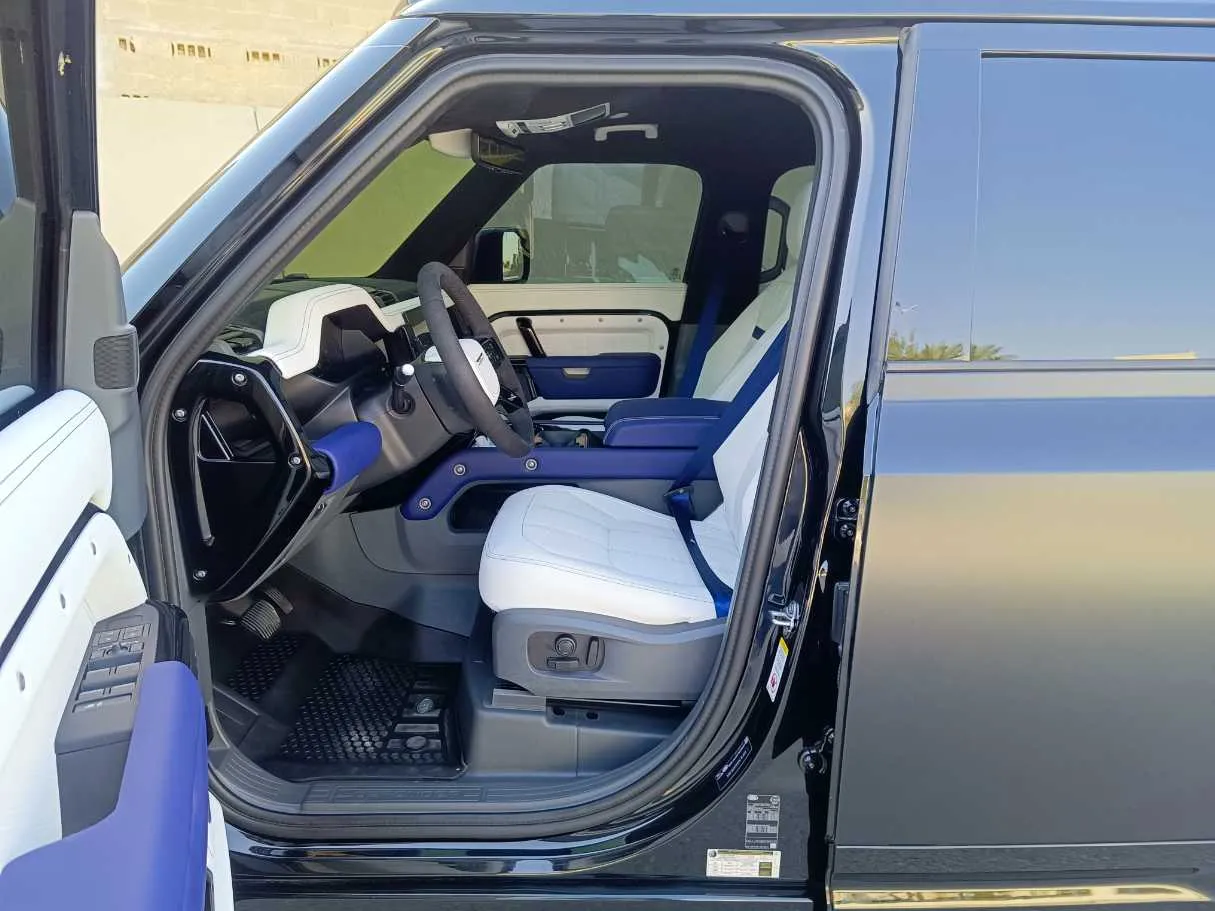 Car image 15