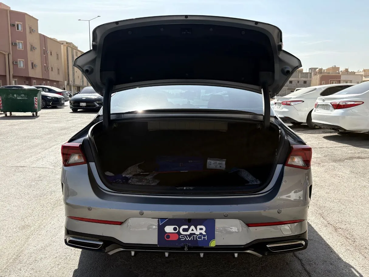 Car image 23