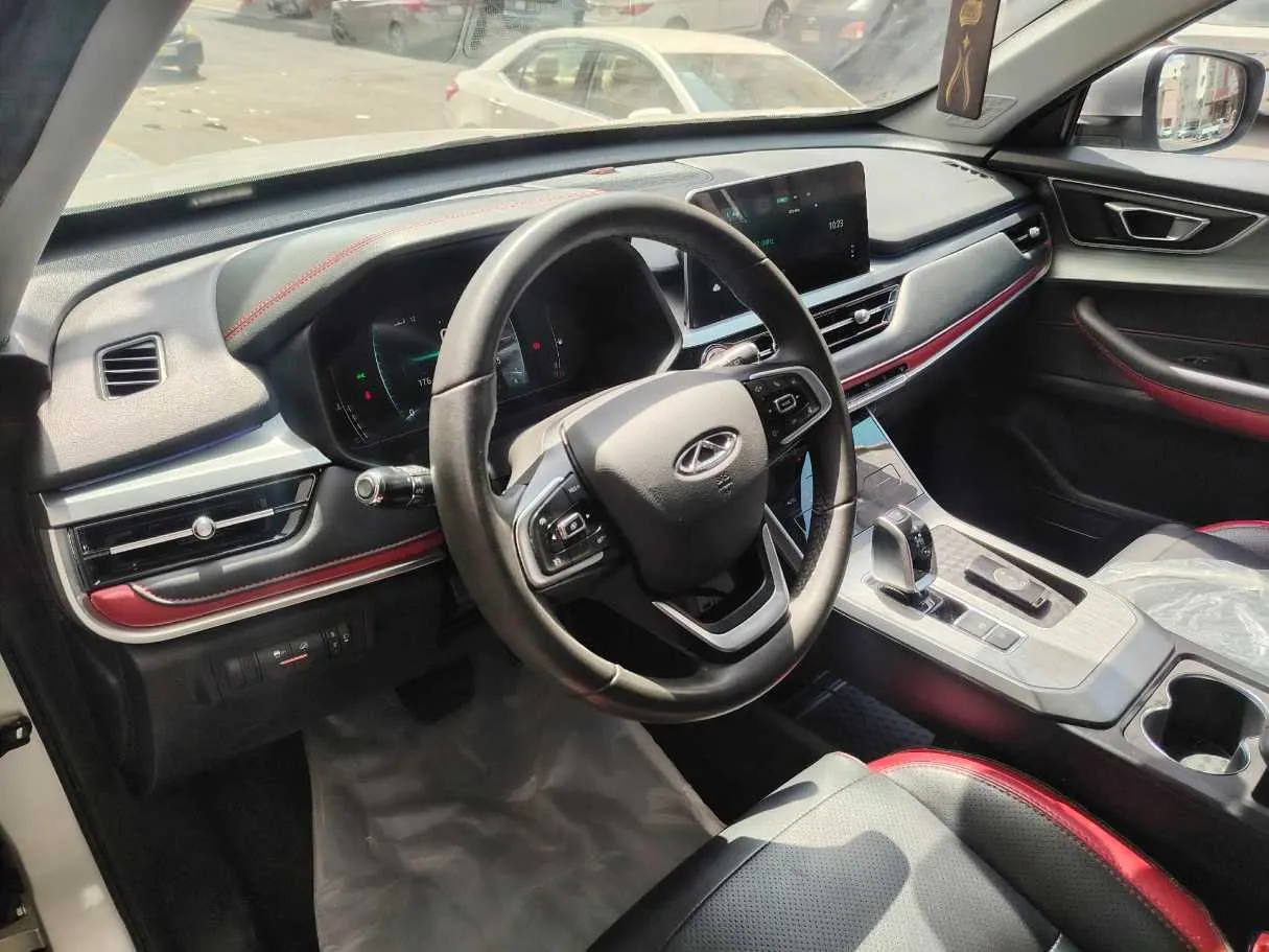 Car image 12