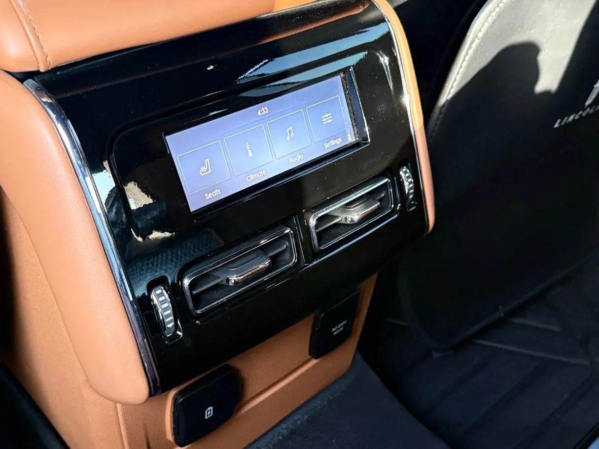 Car image 29