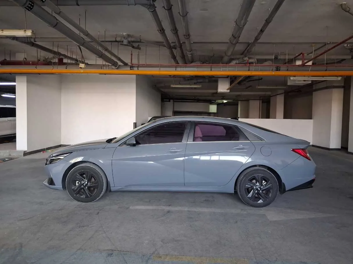 Car image 4