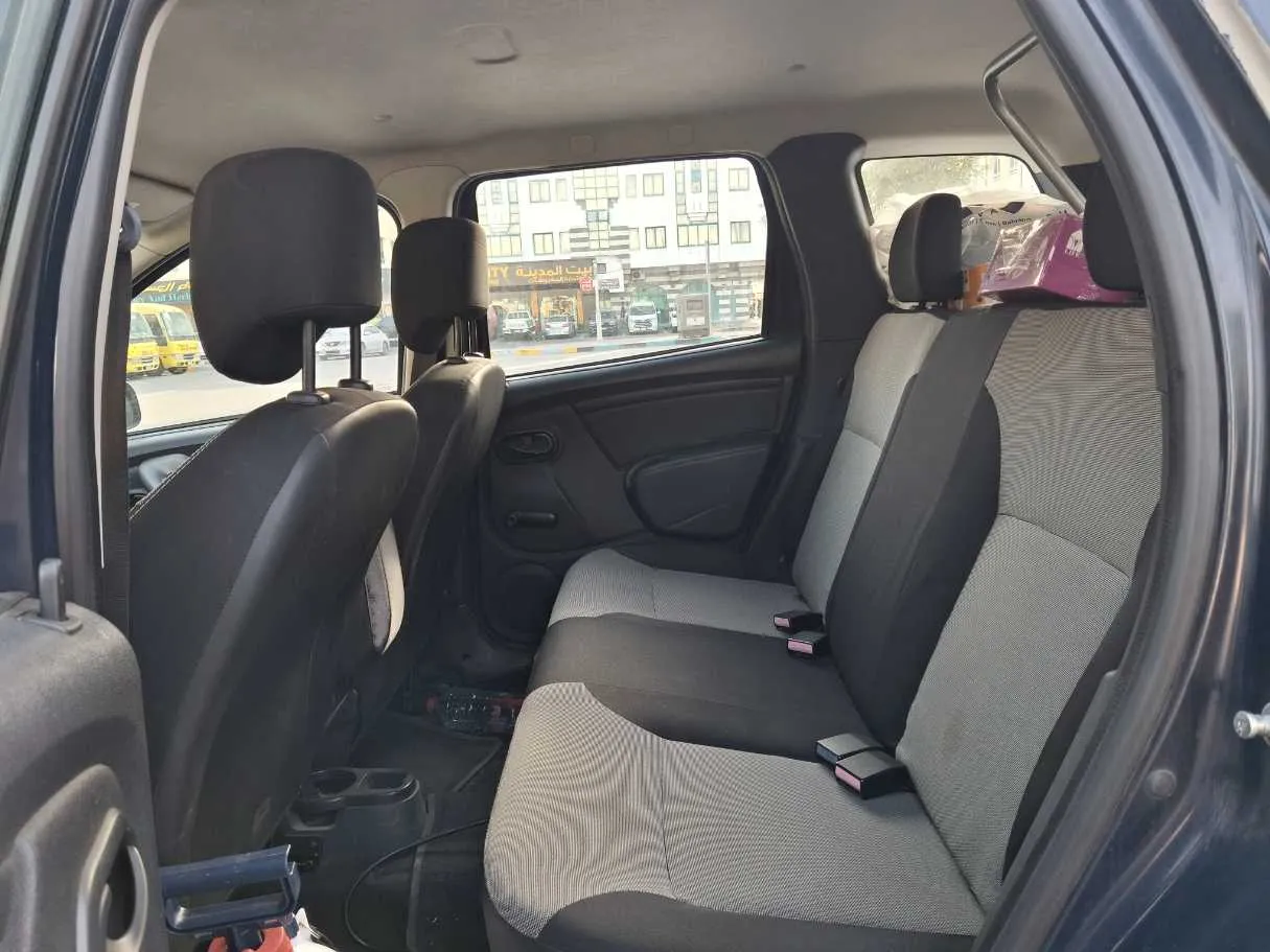 Car image 13