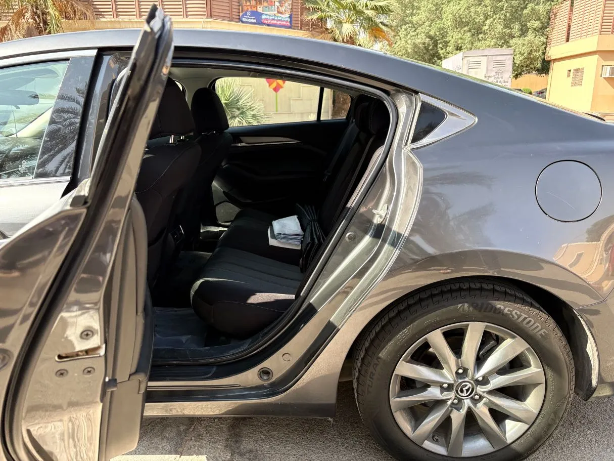 Car image 15