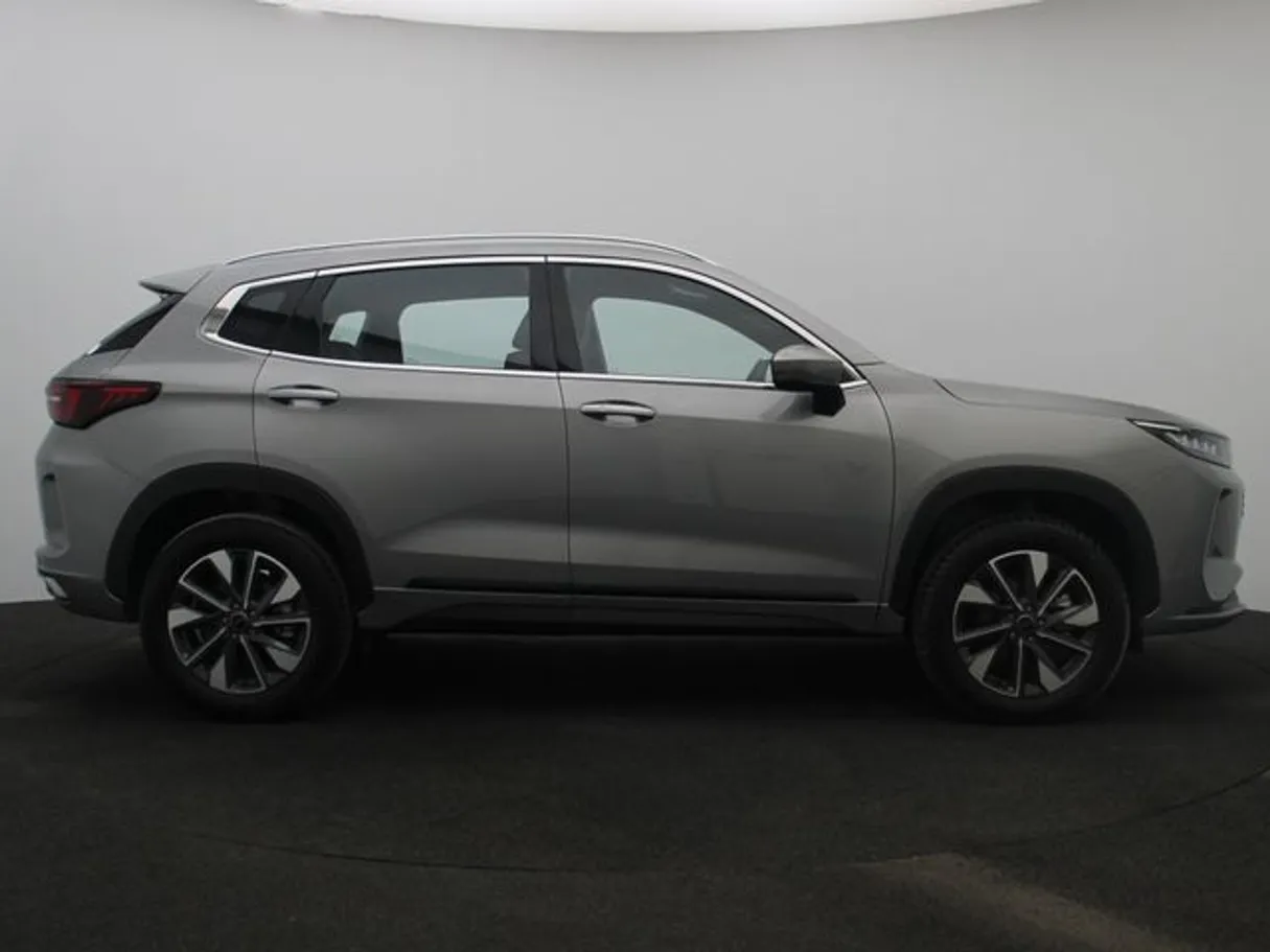 Car image 13
