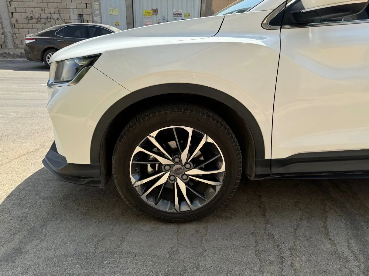 Car image 8