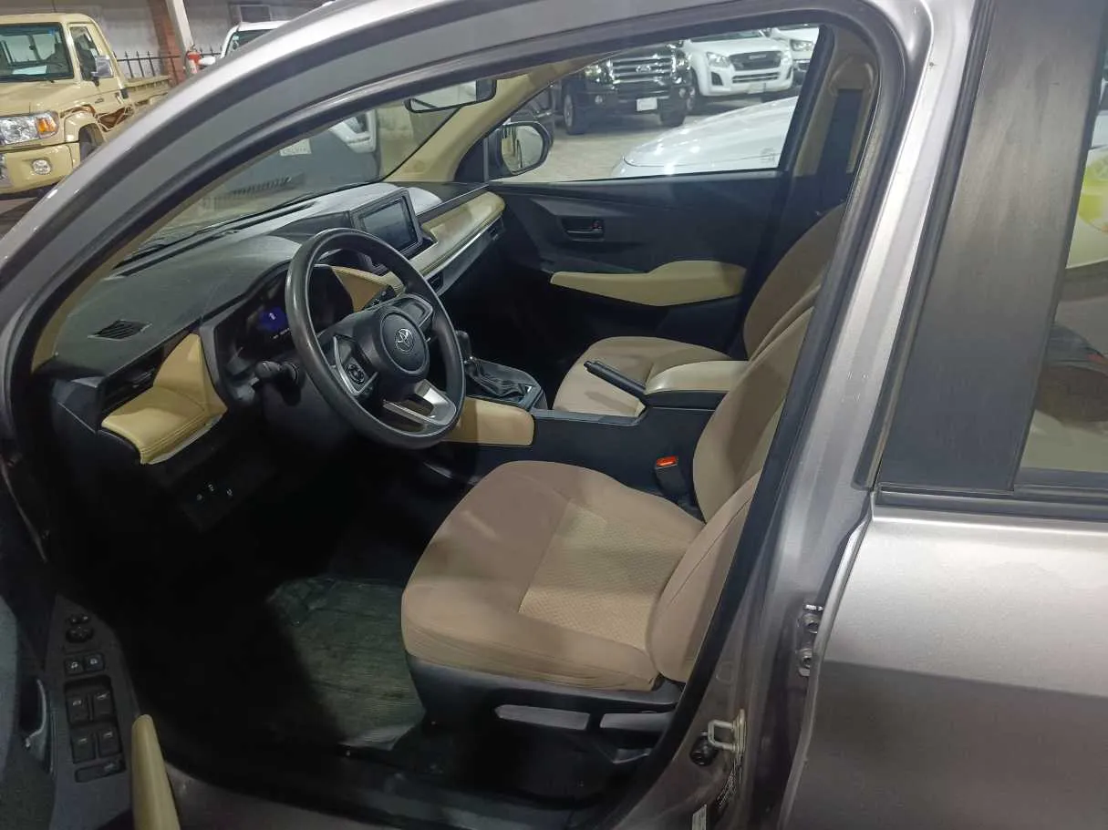 Car image 8