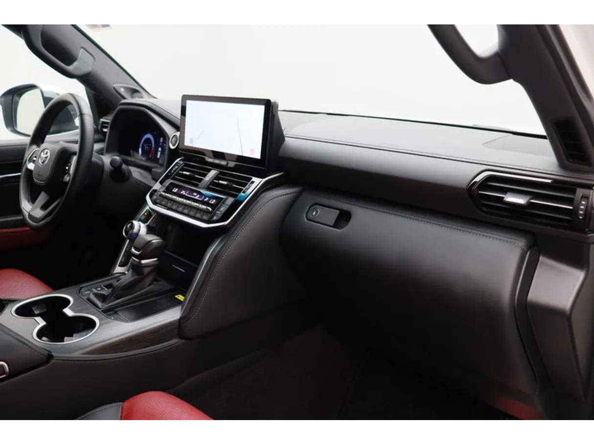 Car image 10