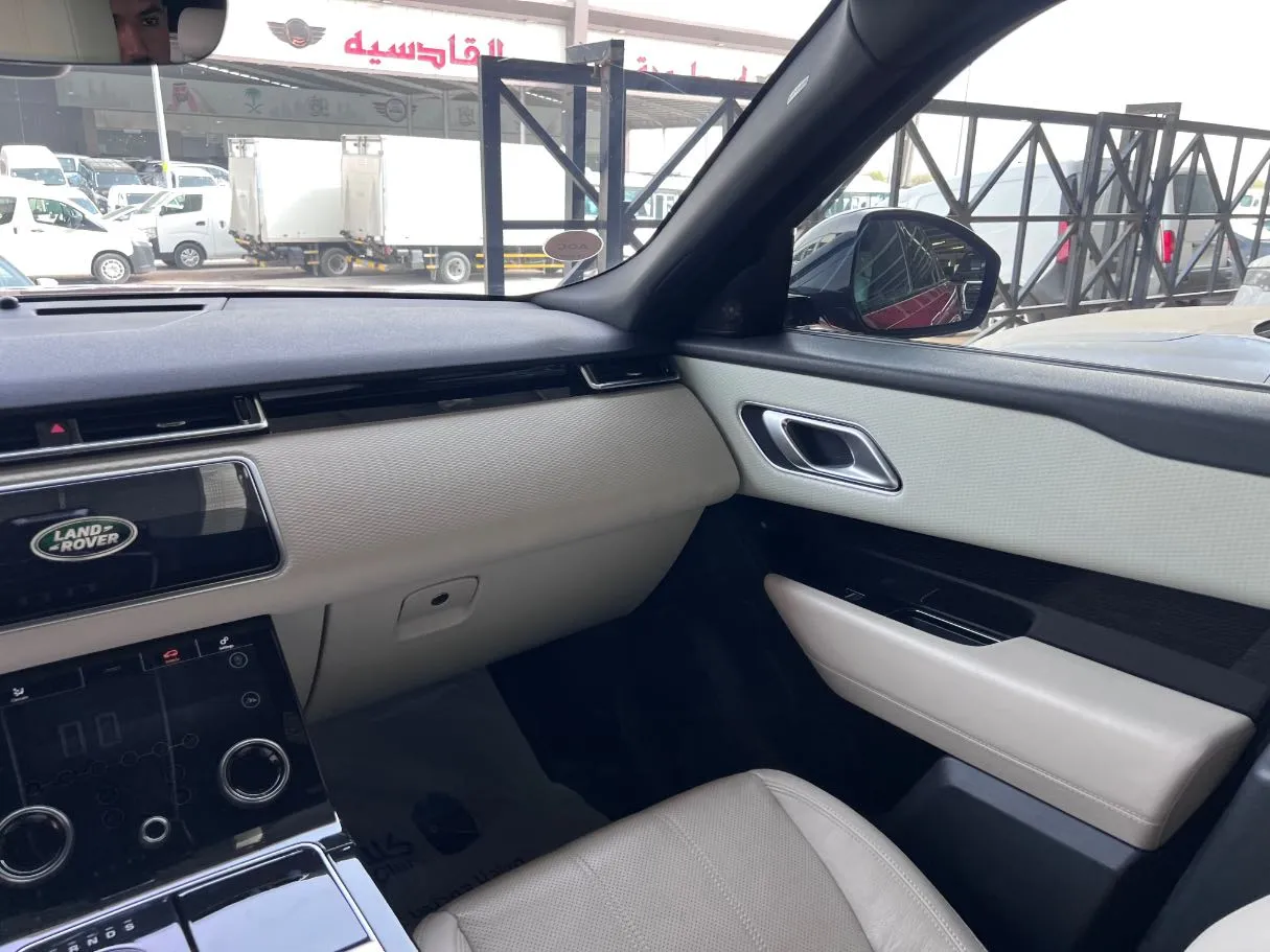 Car image 32