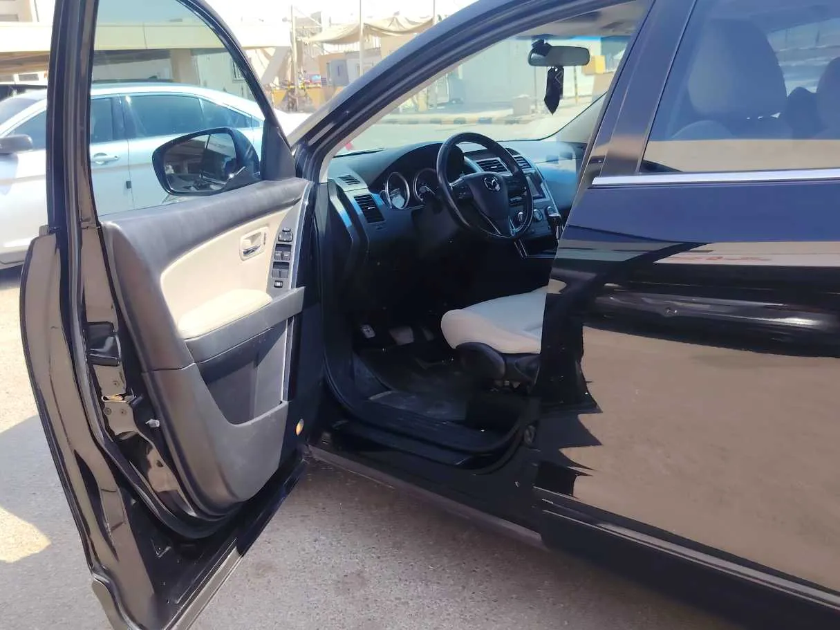 Car image 11
