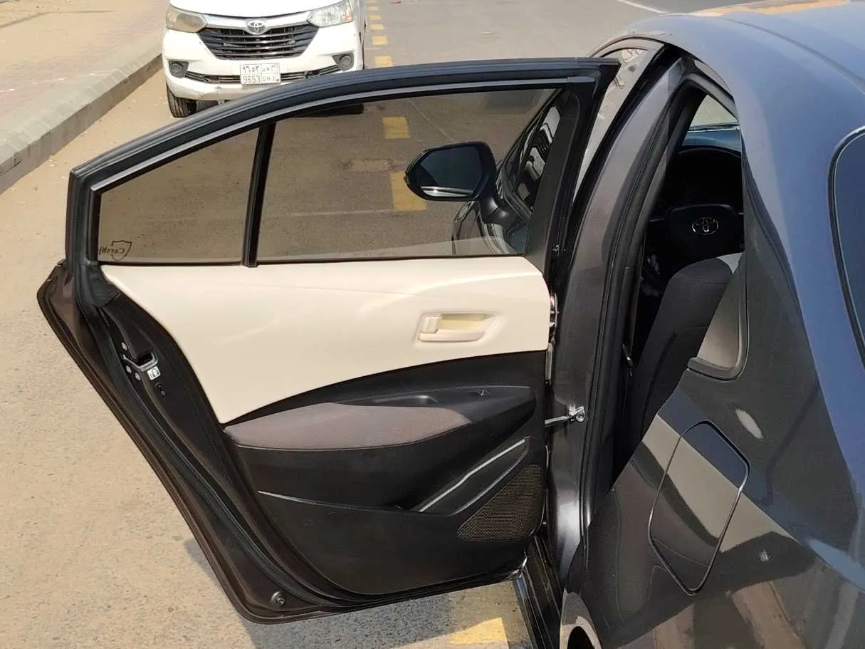 Car image 14
