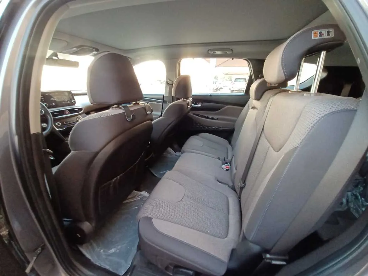 Car image 12