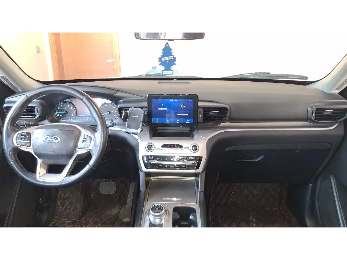 Car image 17