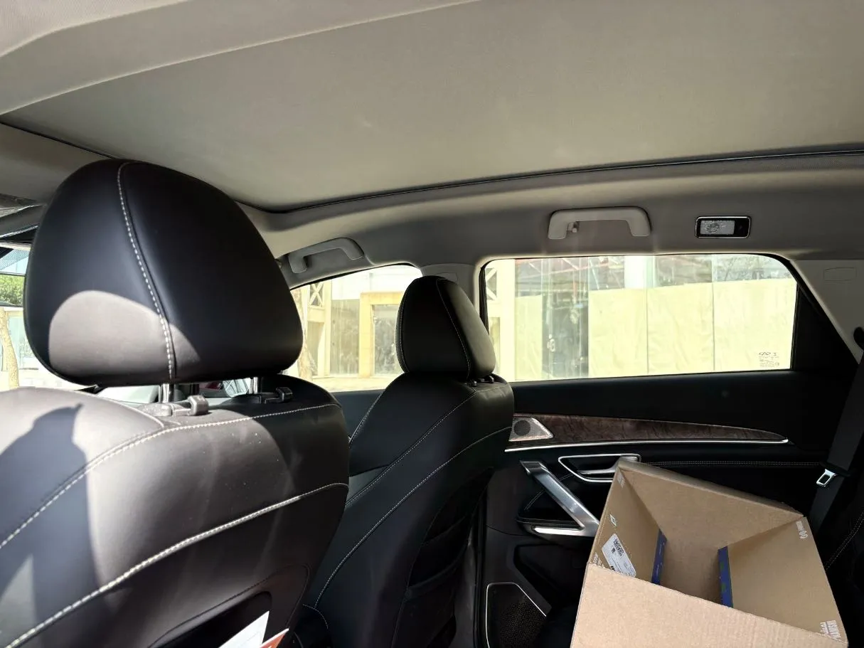 Car image 15