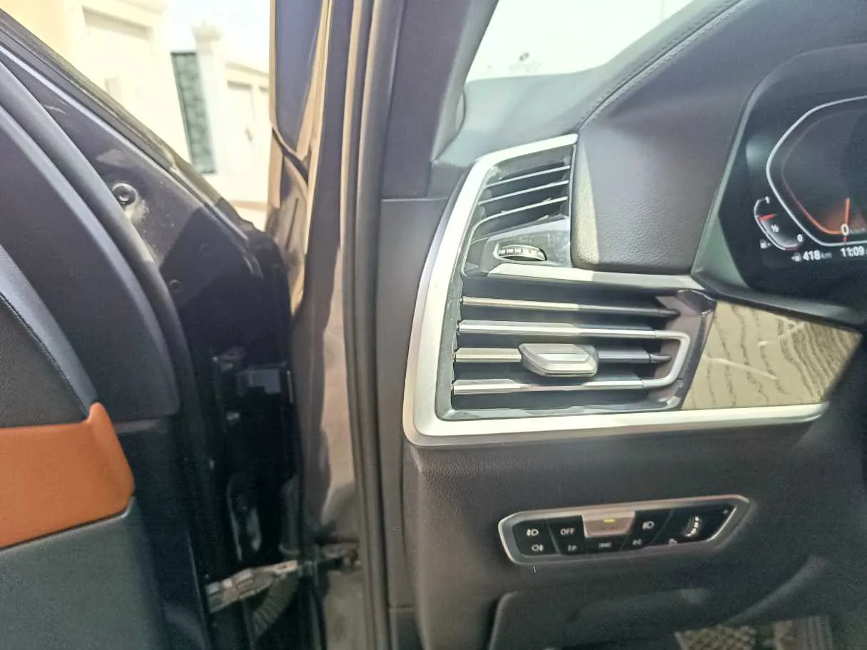 Car image 35