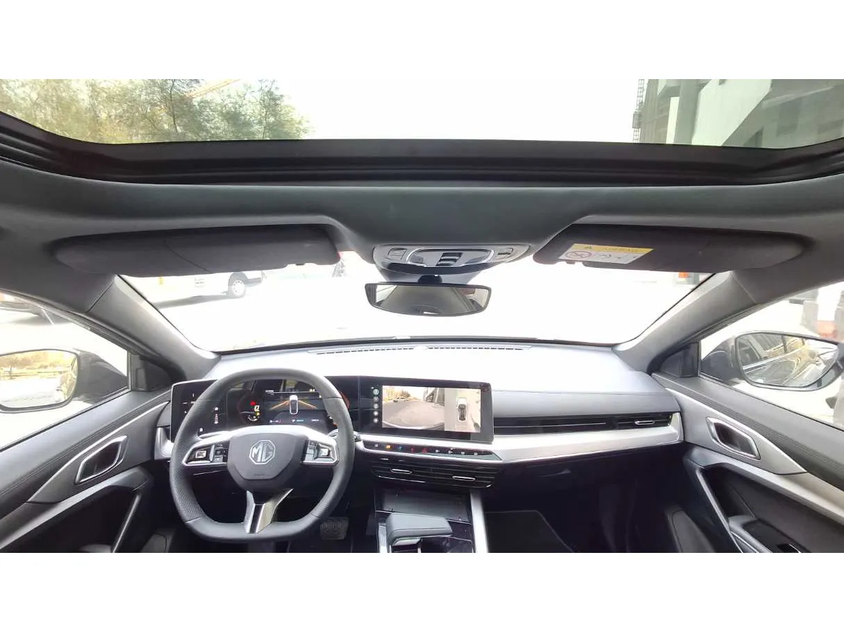 Car image 14
