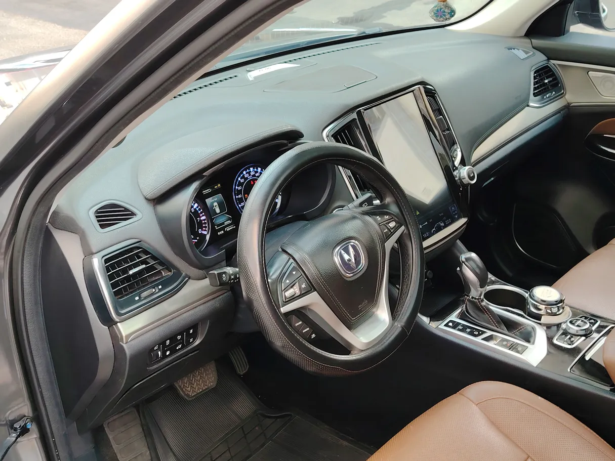 Car image 8