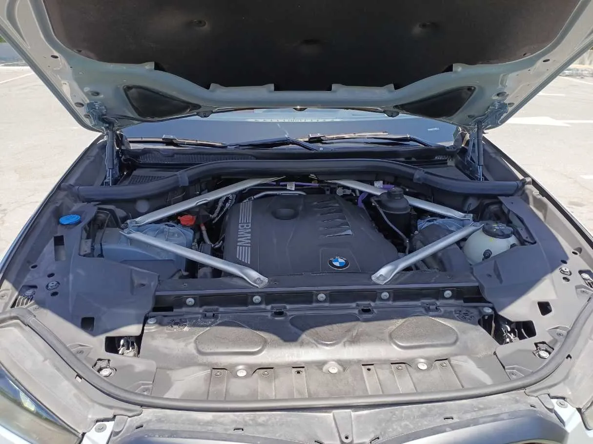 Car image 26