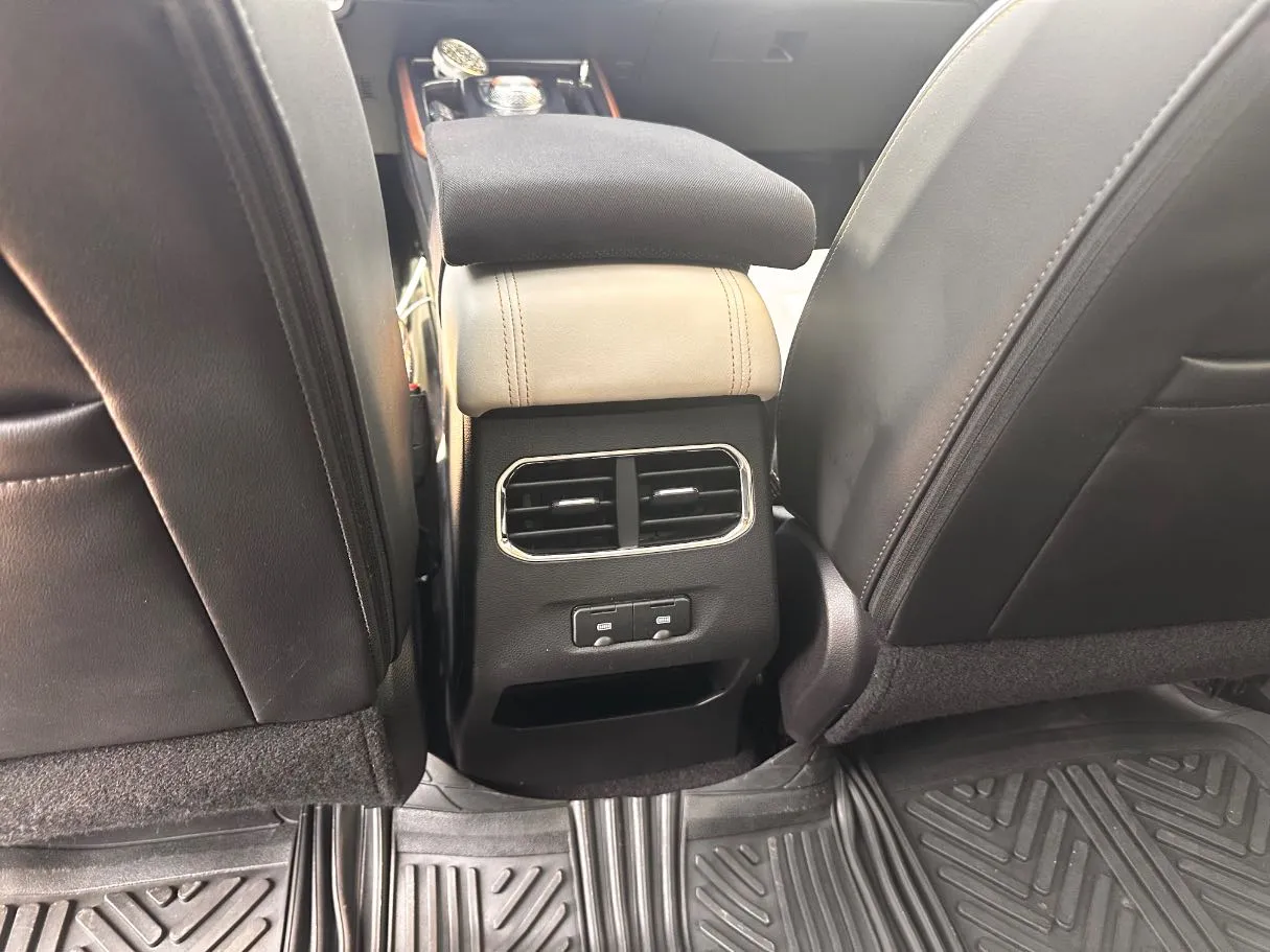 Car image 25
