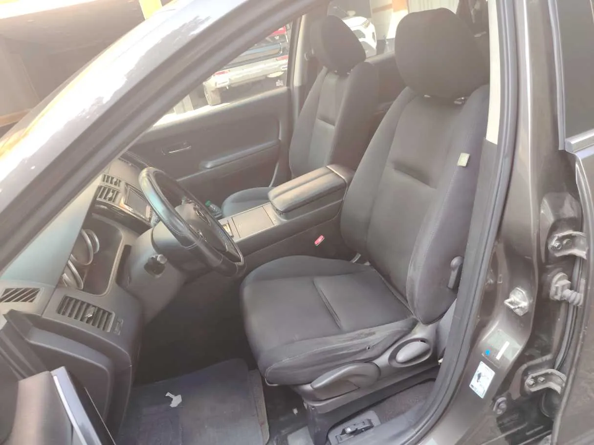 Car image 12