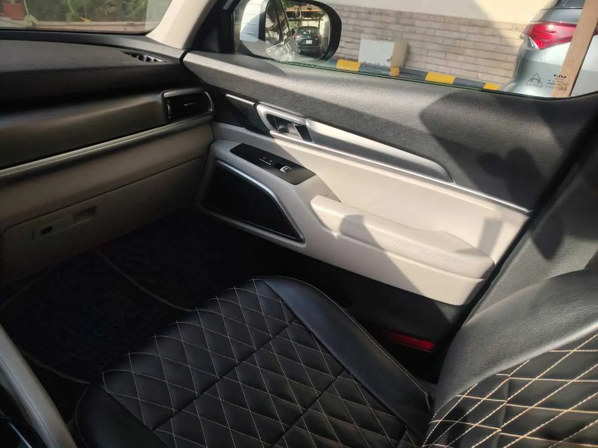 Car image 34