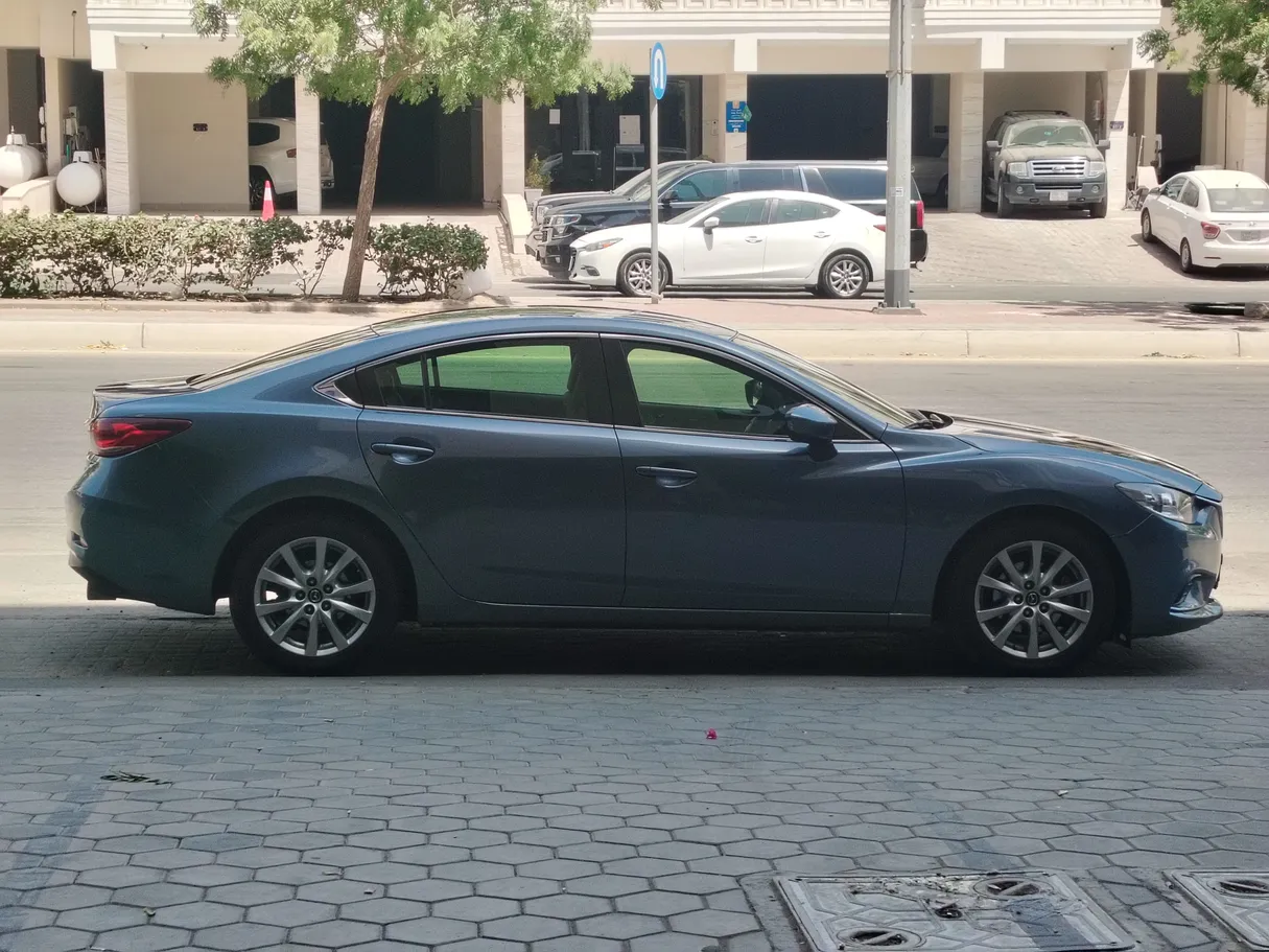 Car image 4