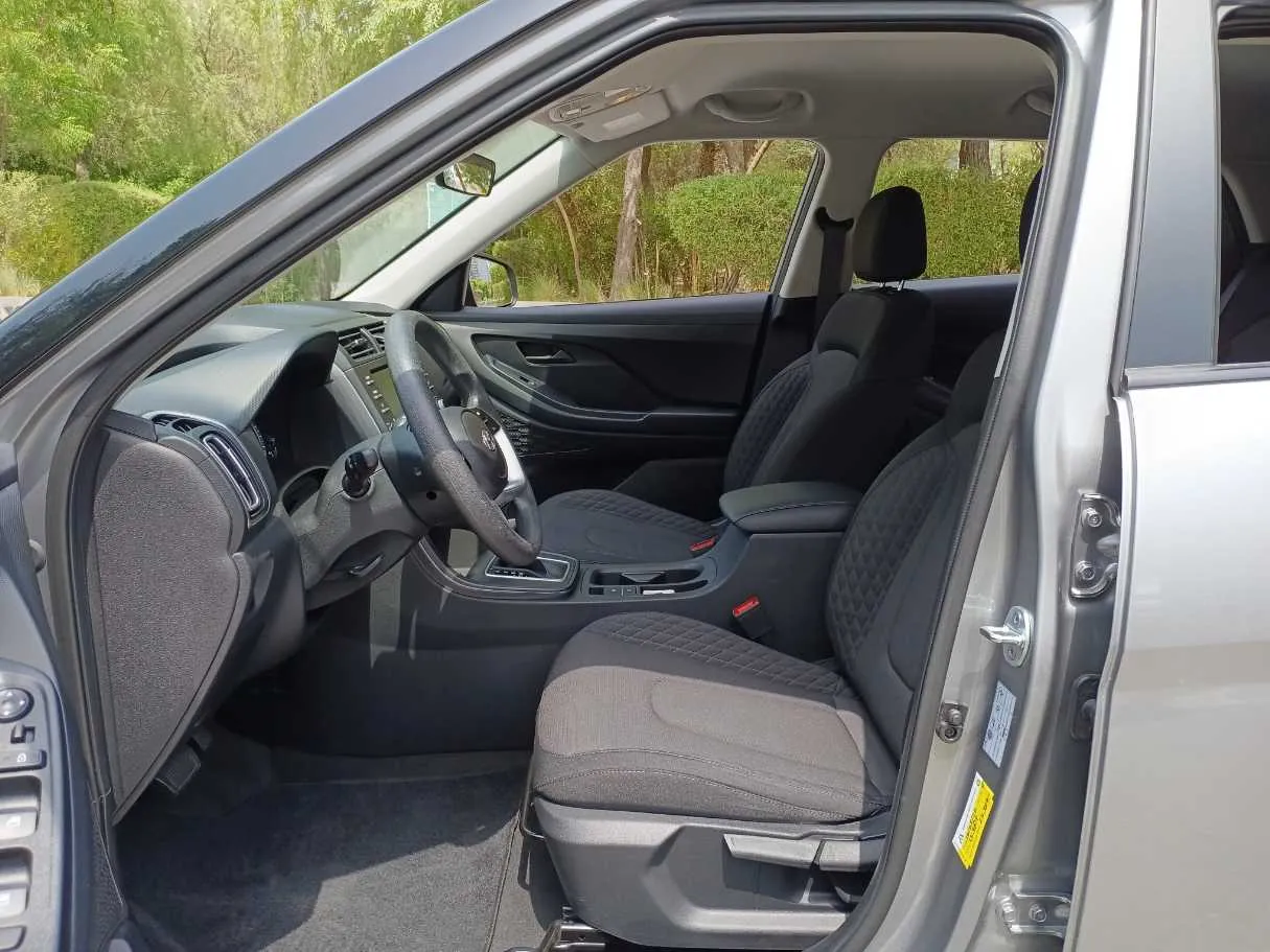 Car image 12