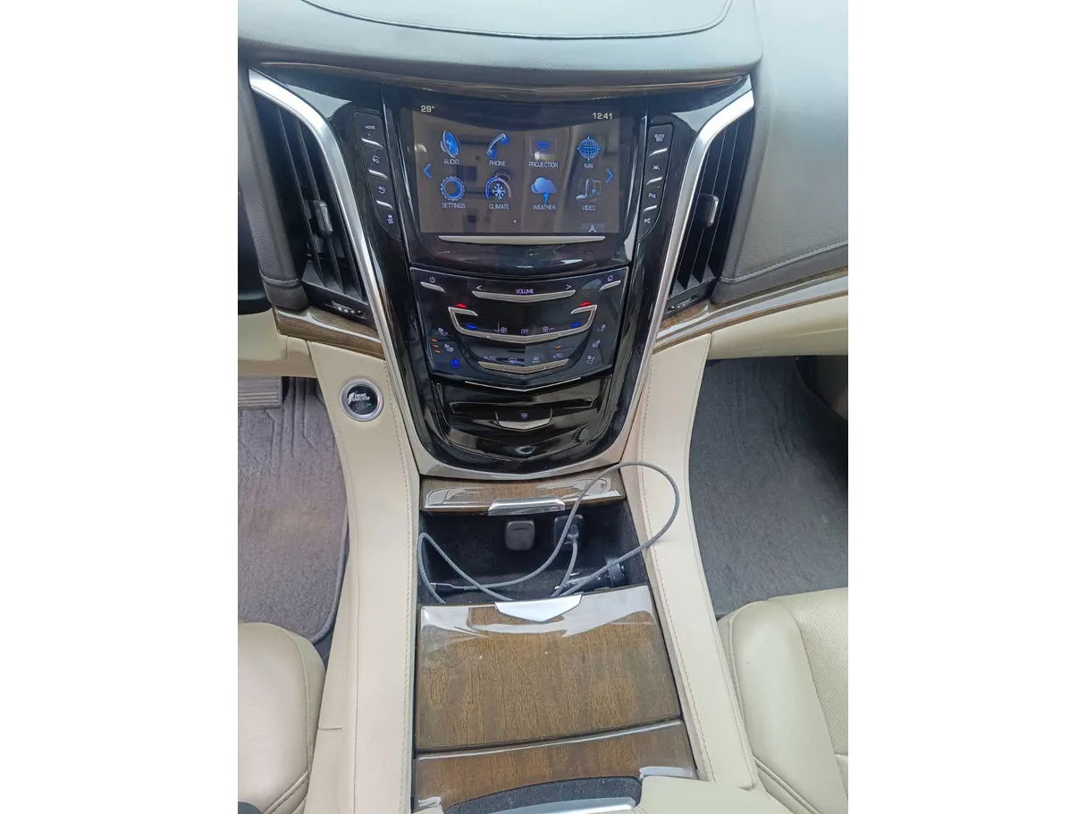 Car image 23