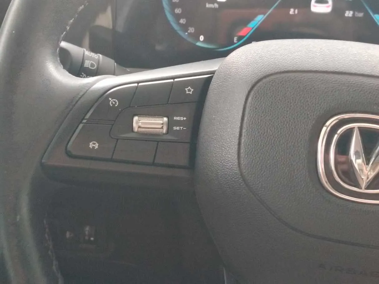 Car image 26