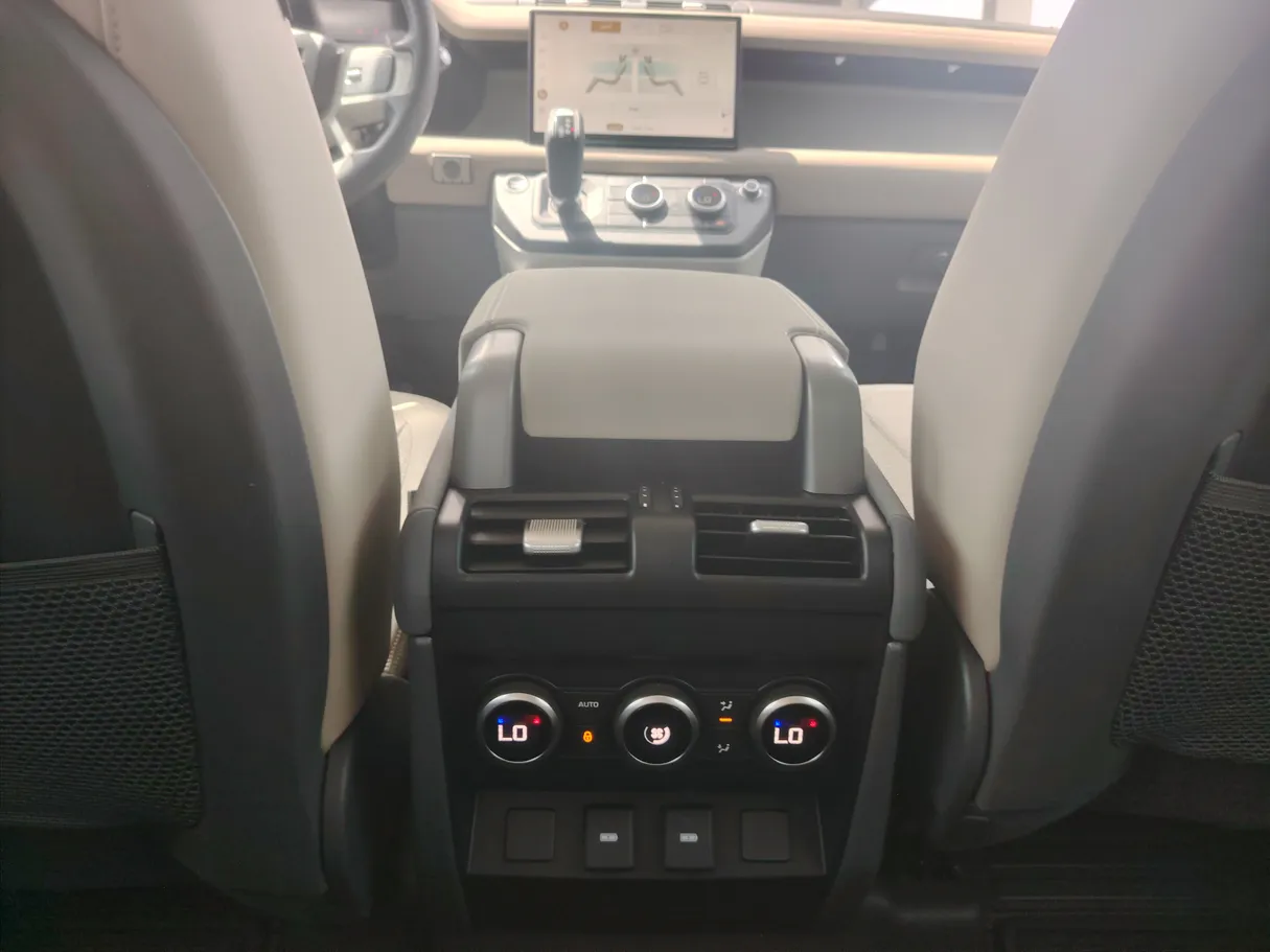 Car image 29
