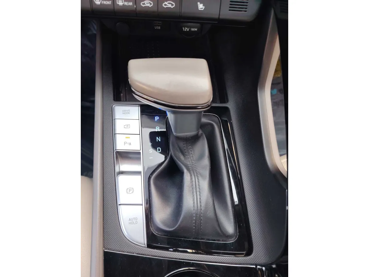 Car image 20