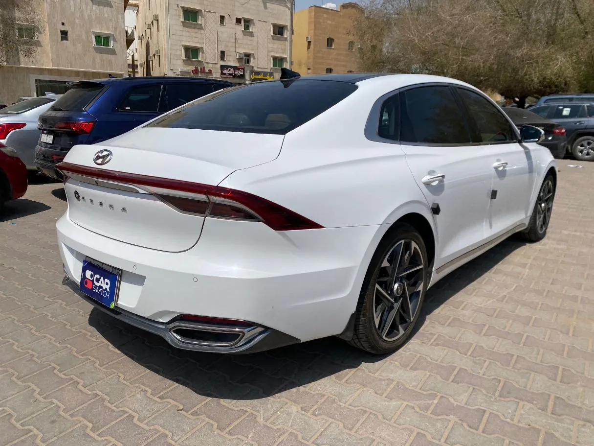 Car image 5