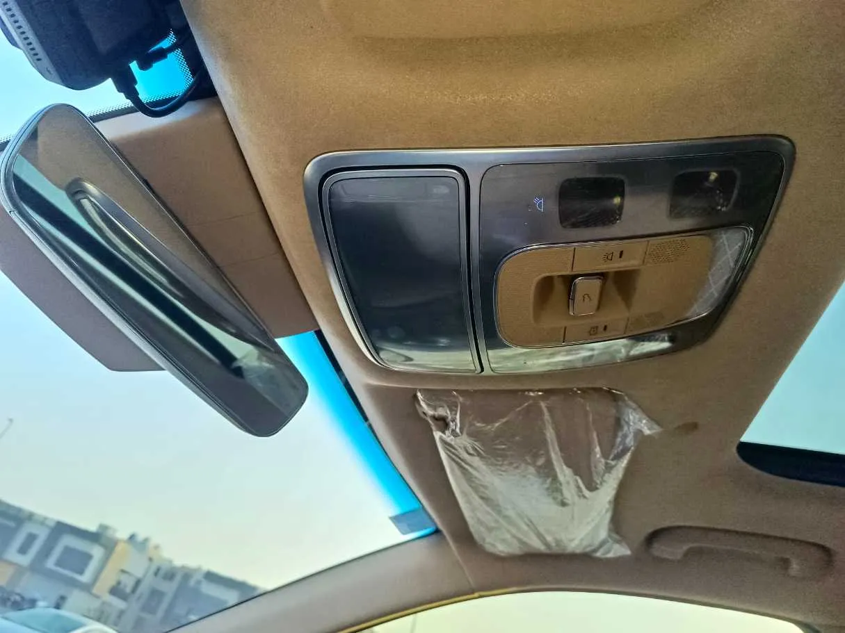 Car image 32