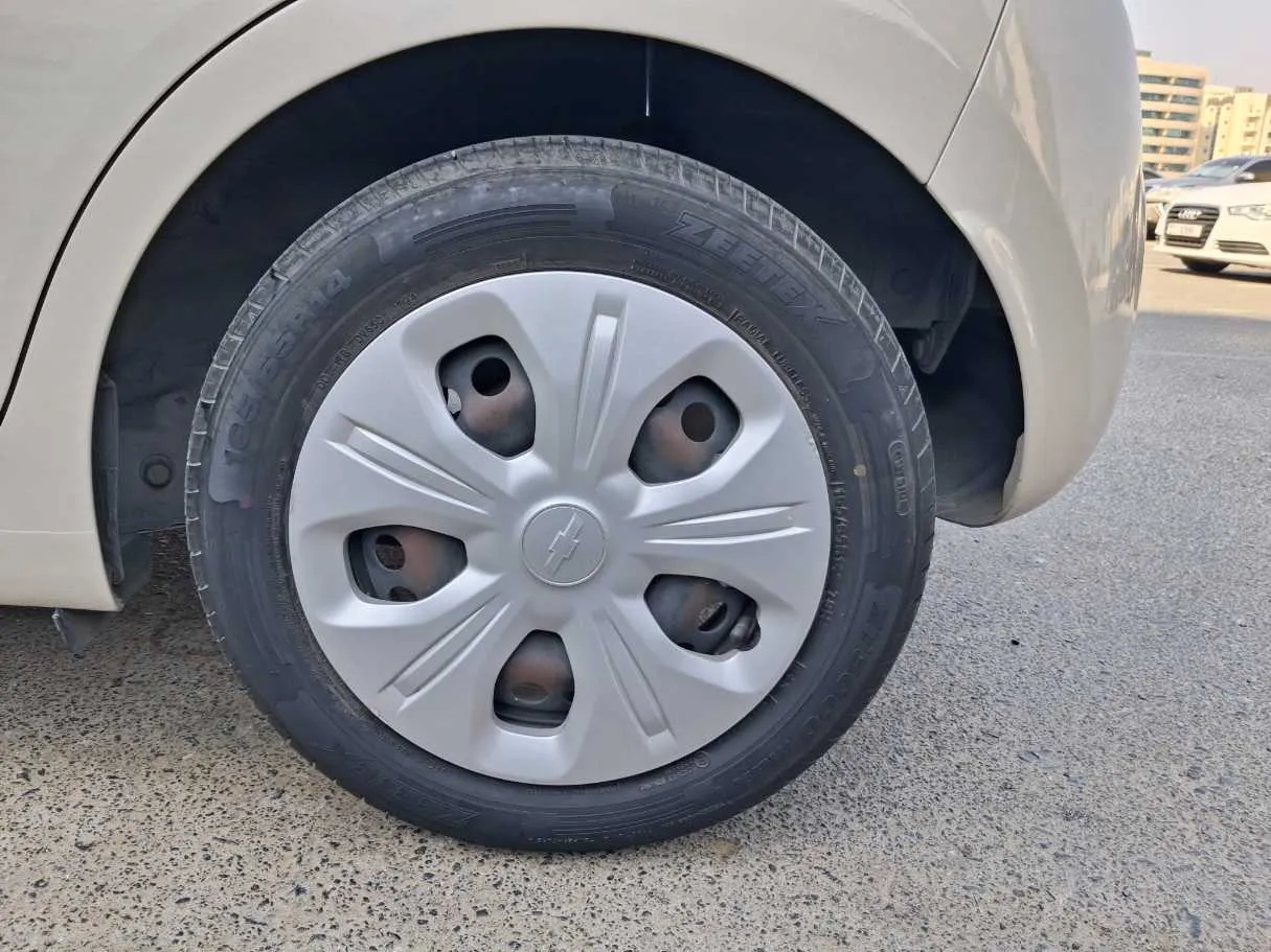 Car image 9