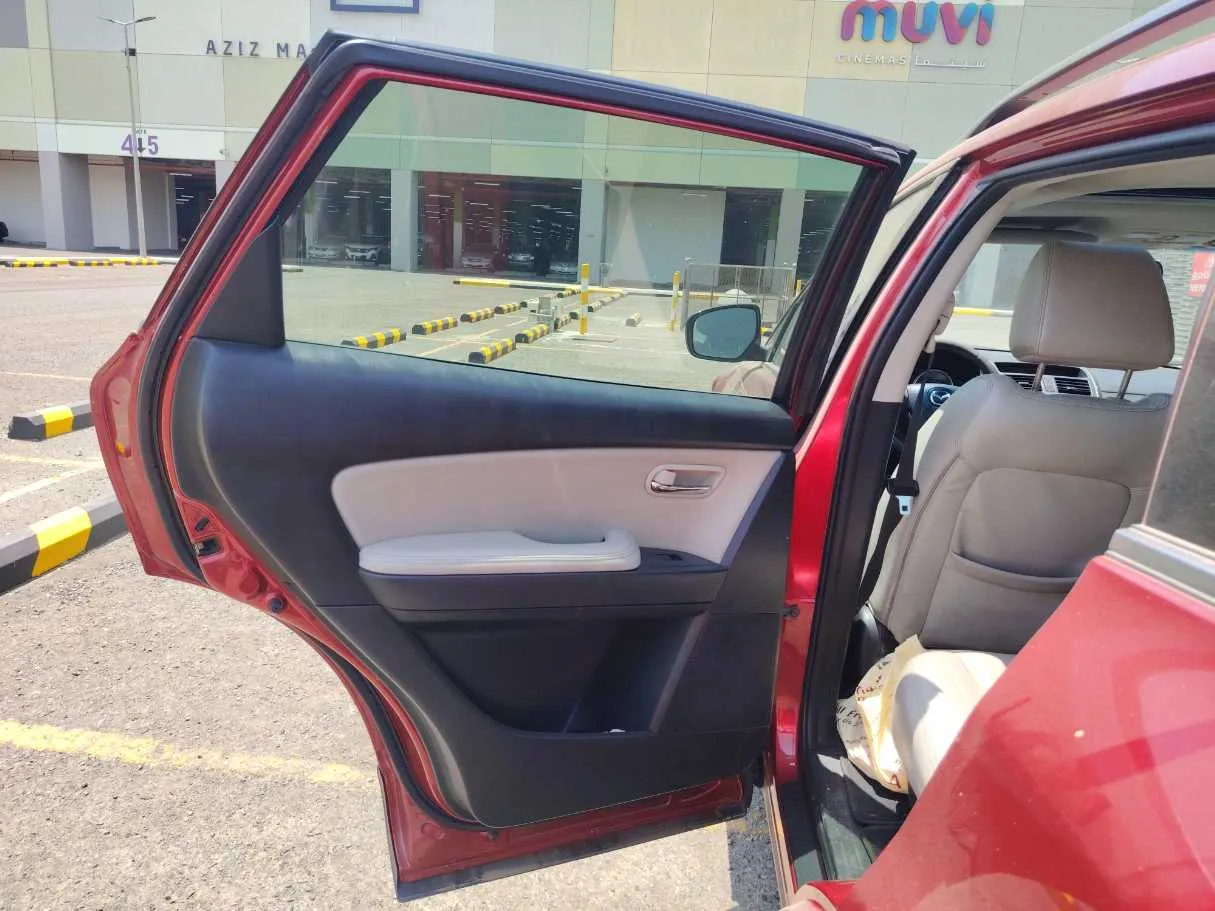 Car image 14