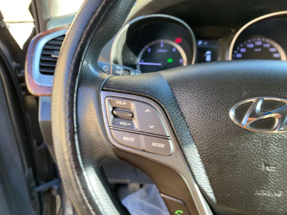 Car image 24