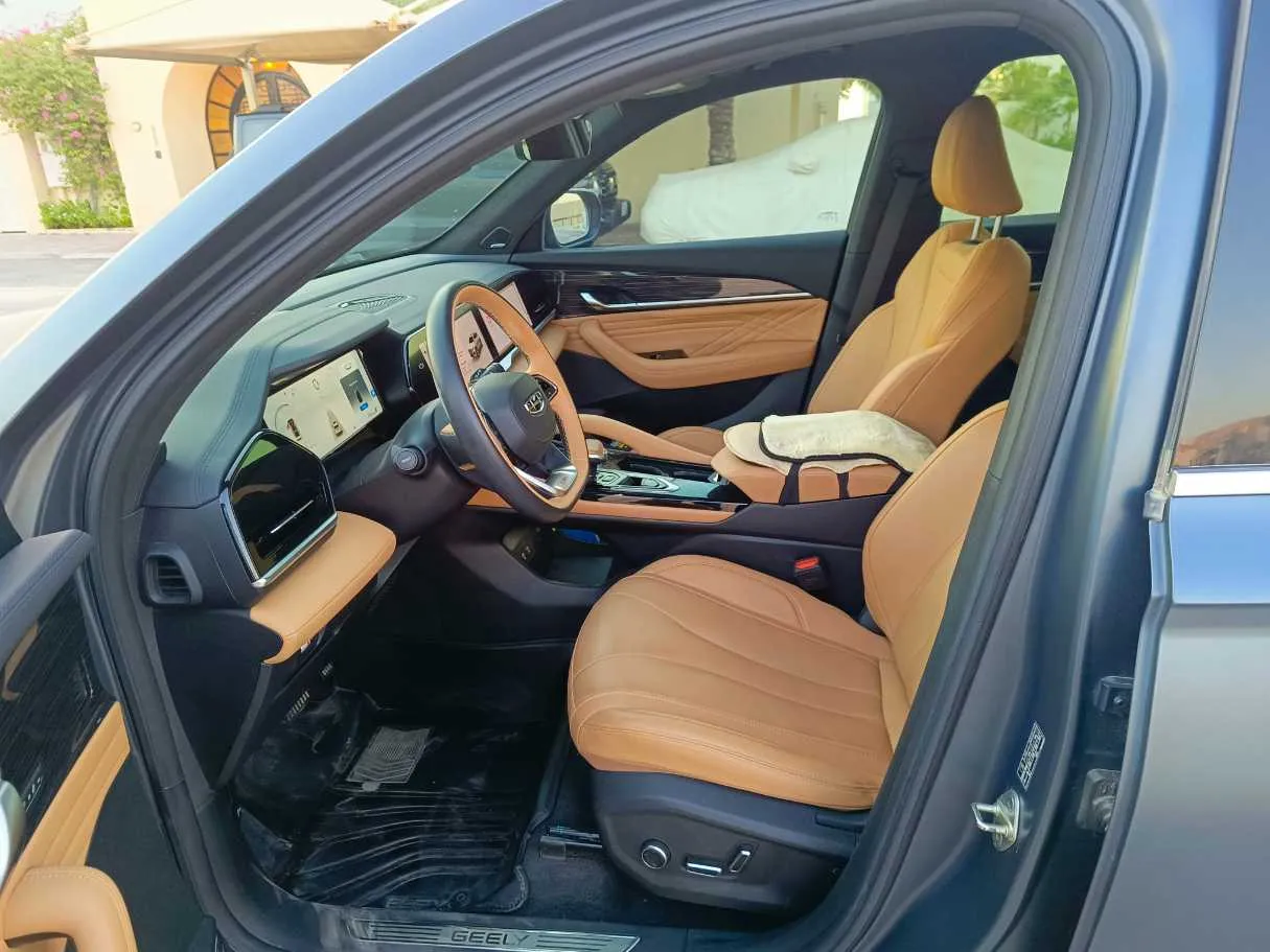 Car image 15