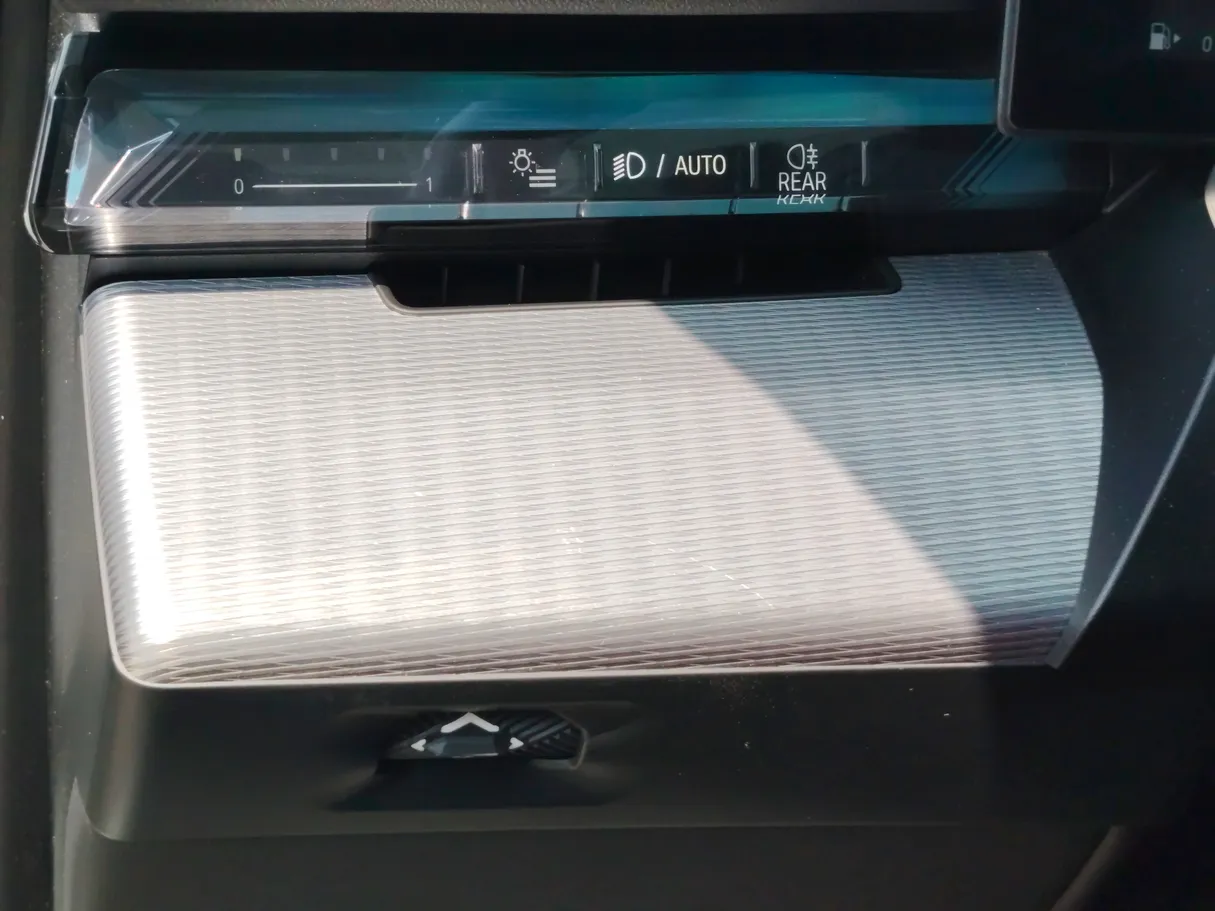 Car image 32