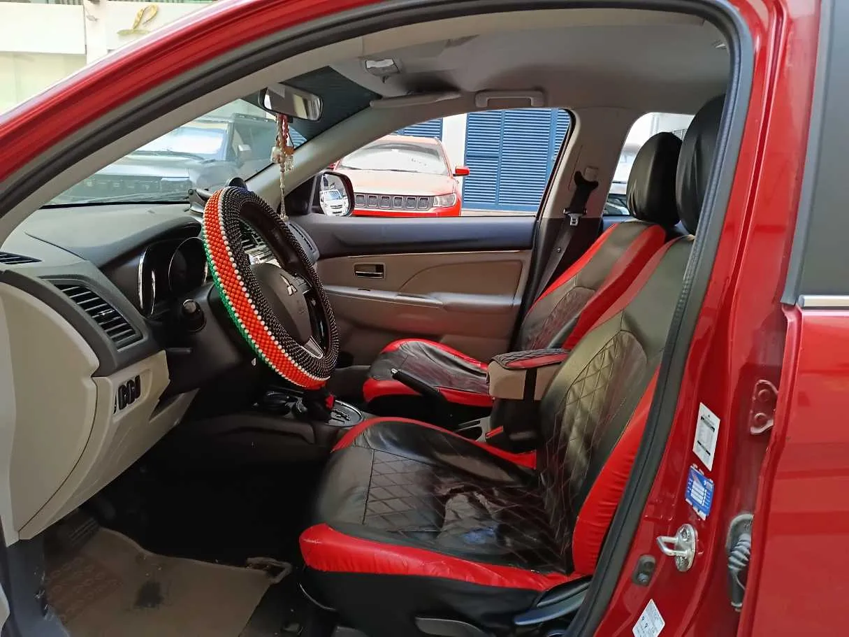 Car image 12